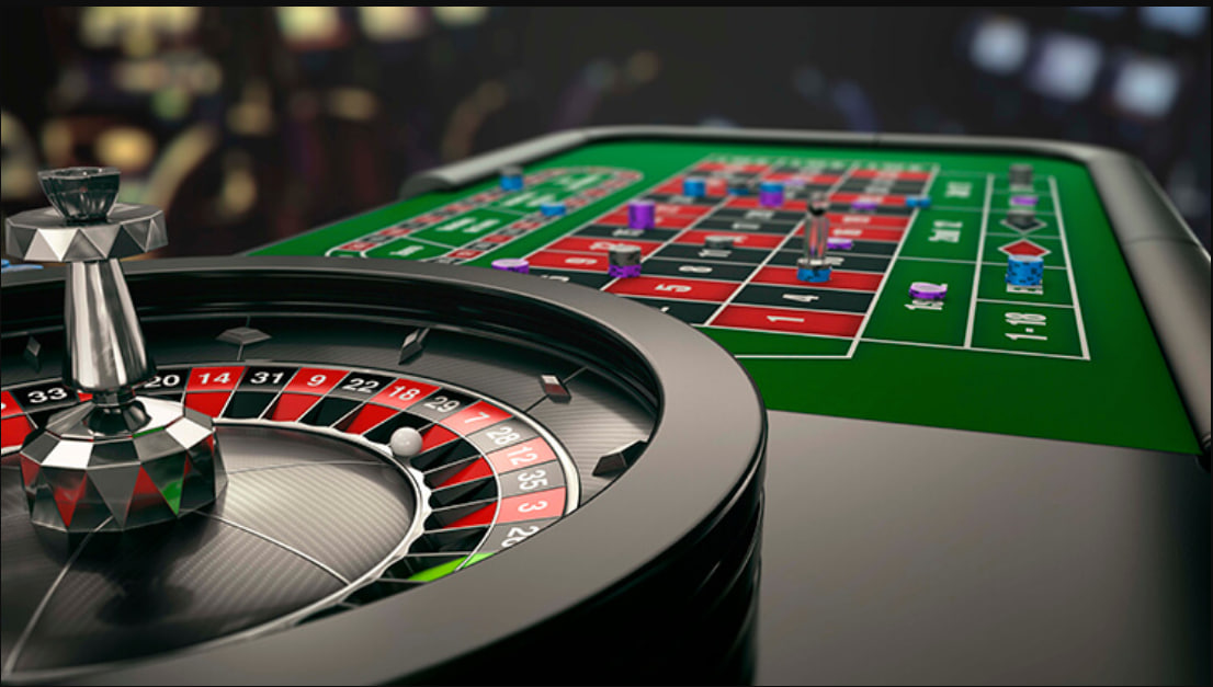 A 'Featured Free Game' graphic showcasing a popular slot machine.